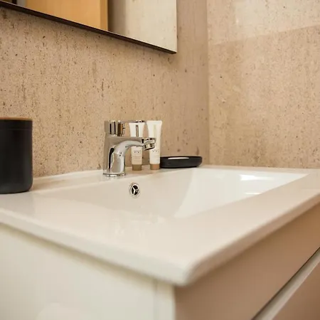 Design Flat In - By Tonsdeverde شقة